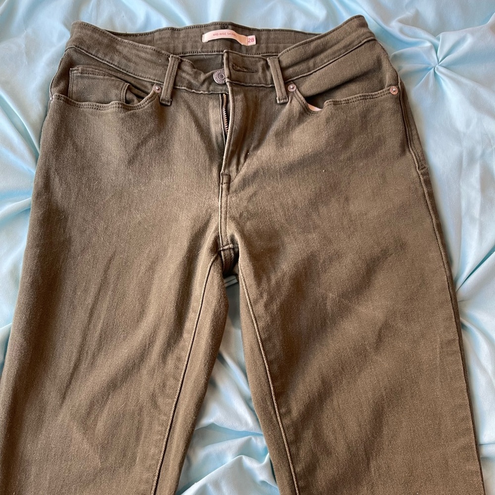 Levi mid rise skinny jeans